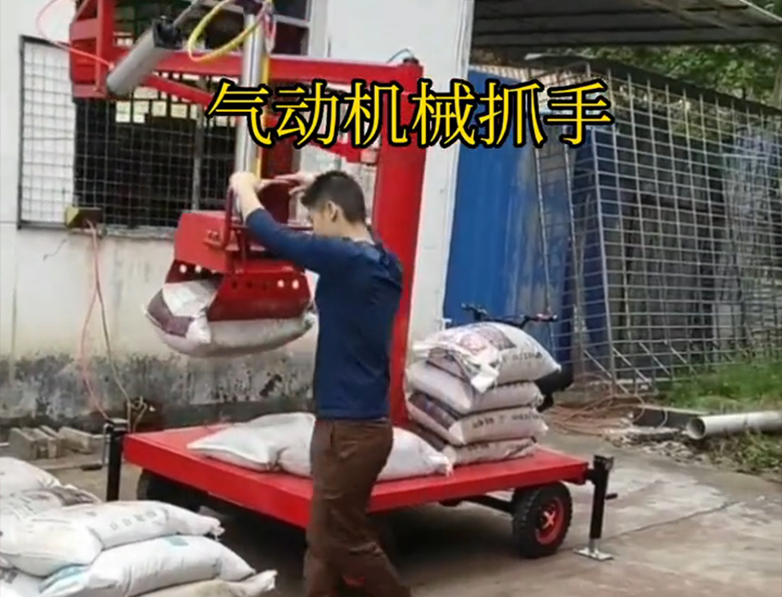 南沙群岛机械抓手机械抓手好不好用南沙群岛多功能机械抓手机械臂搬运青储搬运机图片装卸水泥神器